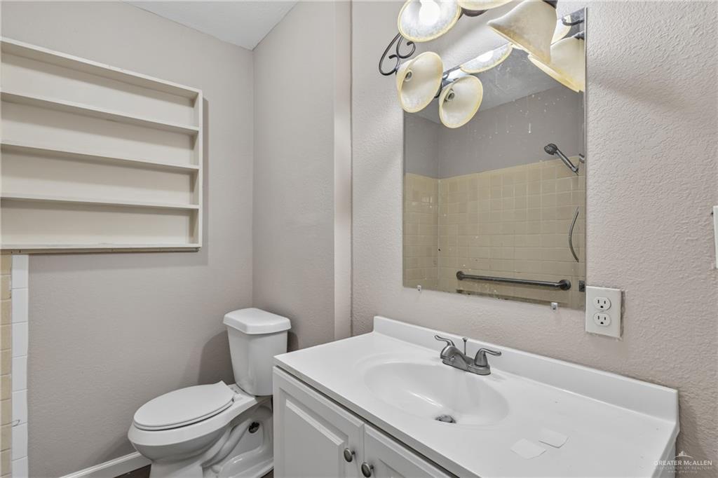 Photo 13 of 2105 Camellia Avenue