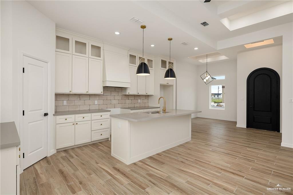 Photo 4 of 215 Barcelona Drive