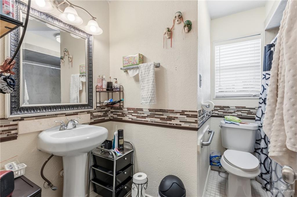 Photo 11 of 2124 Hawk Avenue