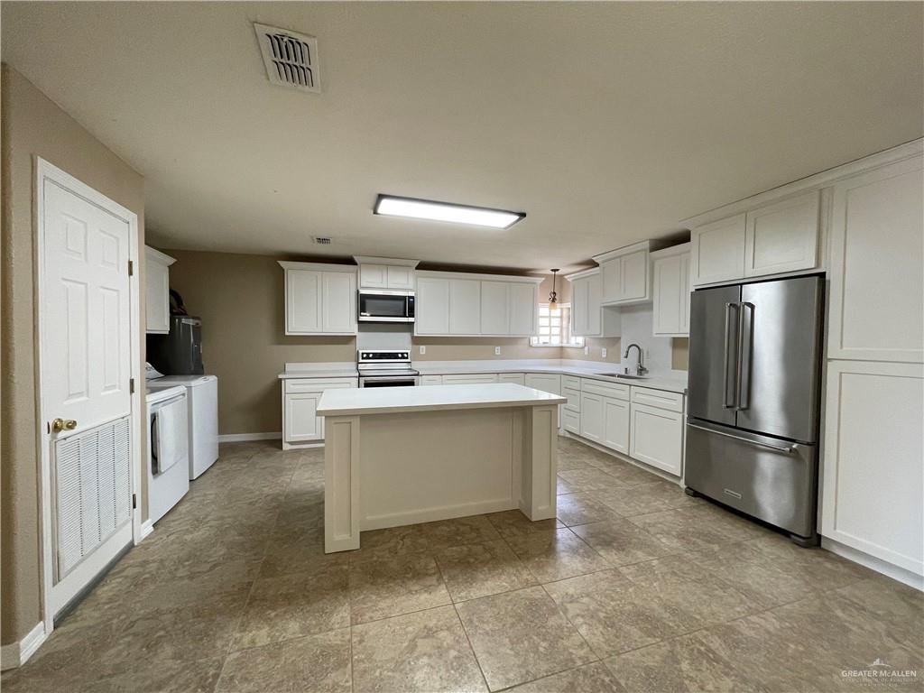 Photo 10 of 8006 Senecio Street
