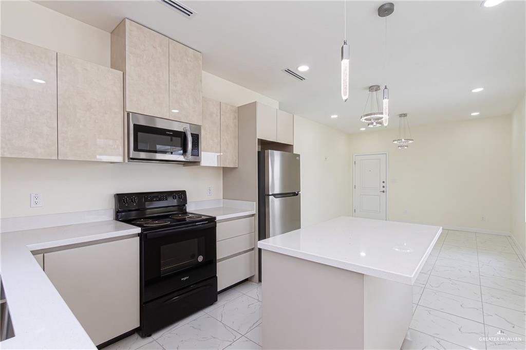 Photo 5 of 2605 Hilltop Avenue