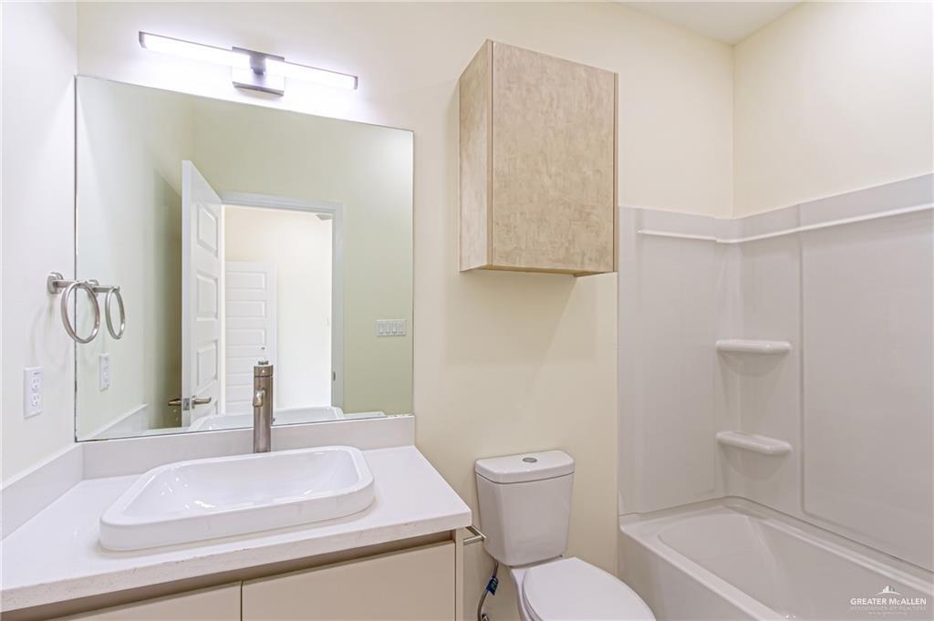 Photo 8 of 2605 Hilltop Avenue