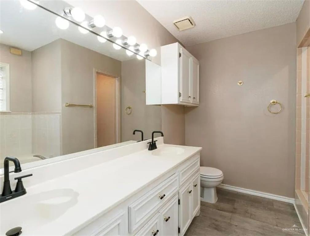 Photo 14 of 2807 Montgomery Drive