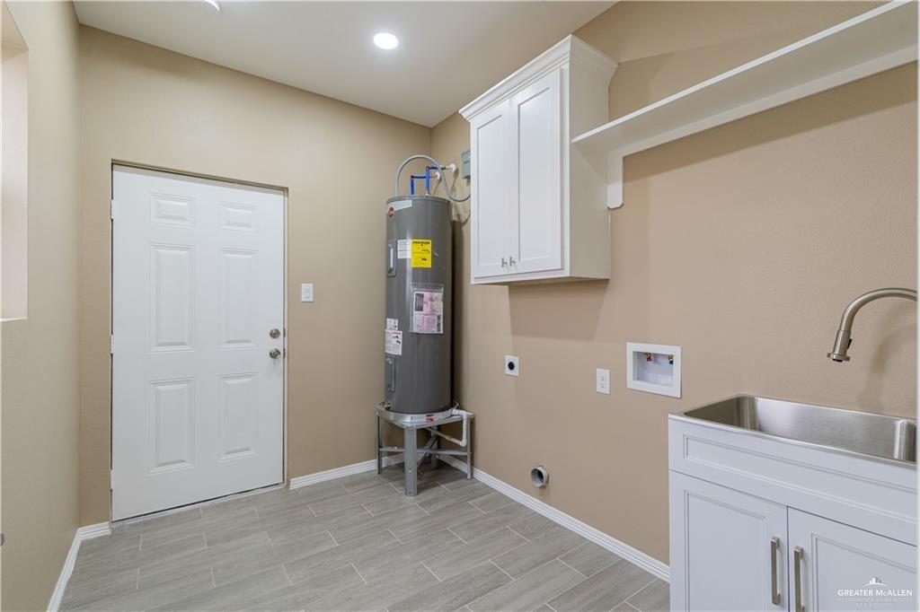 Photo 13 of 2224 Derrick Avenue