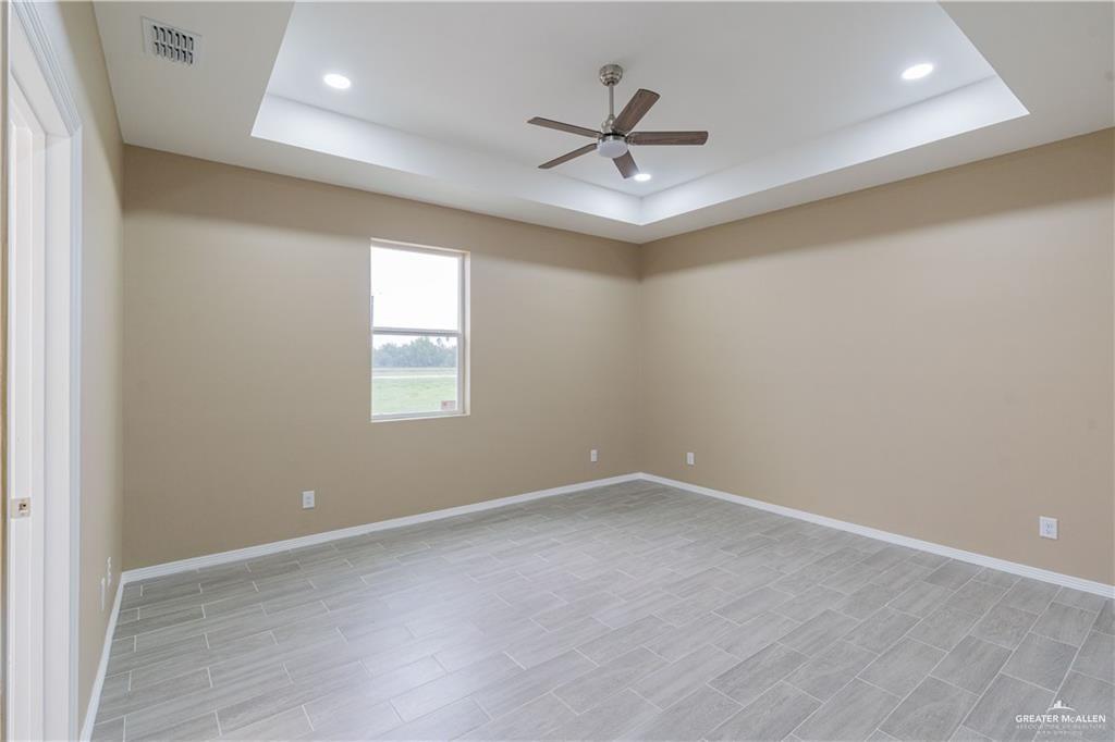 Photo 9 of 2224 Derrick Avenue