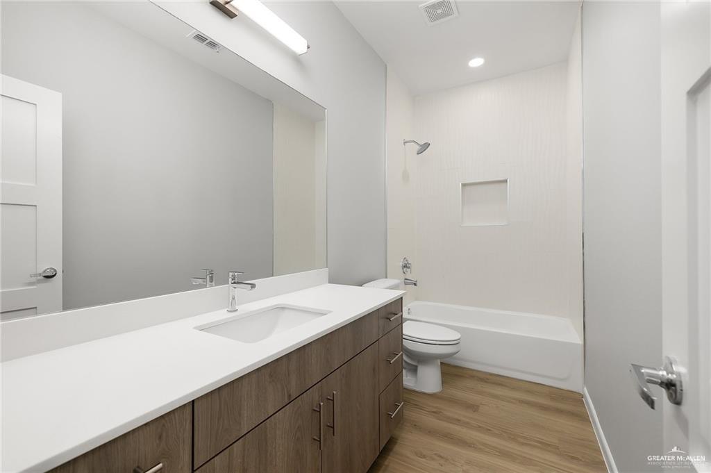 Photo 10 of 2700 Mockingbird Road #4