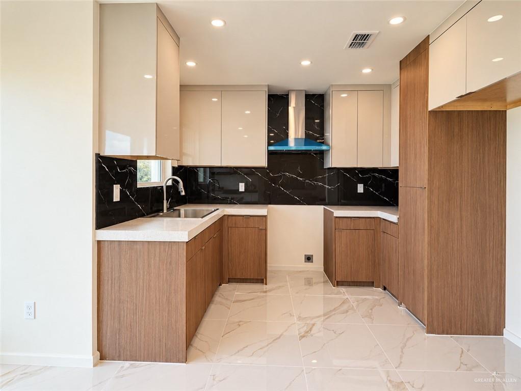 Photo 12 of 320 Barcelona Drive