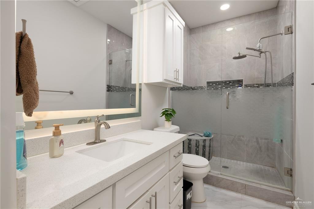 Photo 10 of 2209 Woody Street