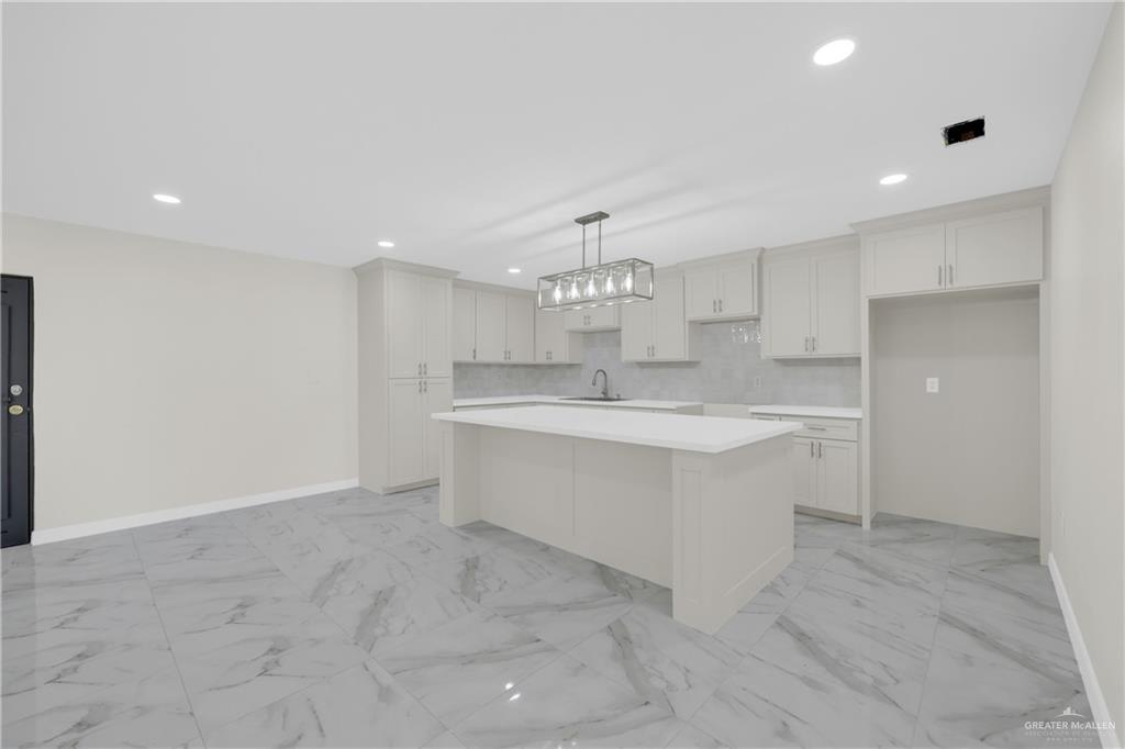 Photo 11 of 3309 Tulipan Avenue