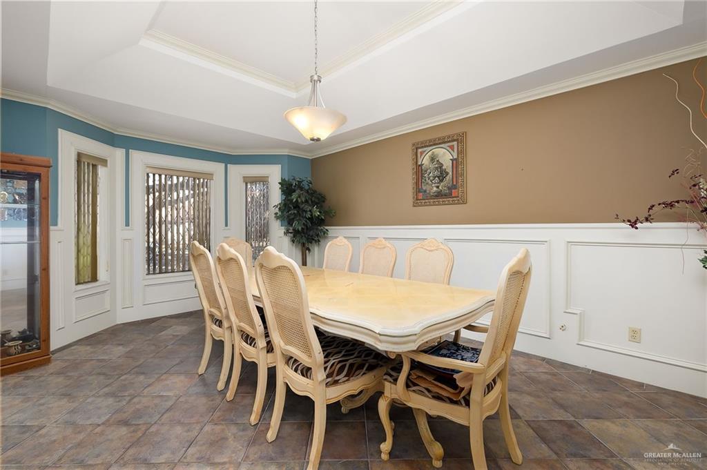 Photo 5 of 305 Bluebird Avenue