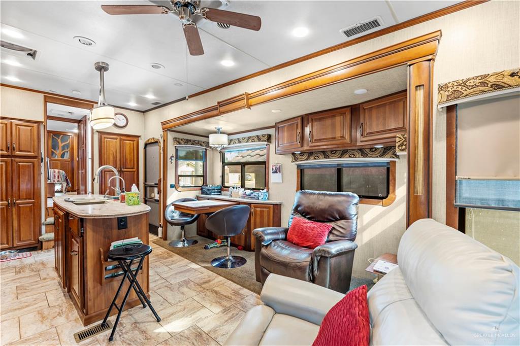 Photo 17 of 2070 Cordoba East