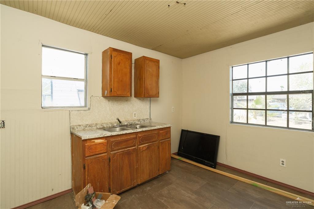 Photo 6 of 161 Elena Street