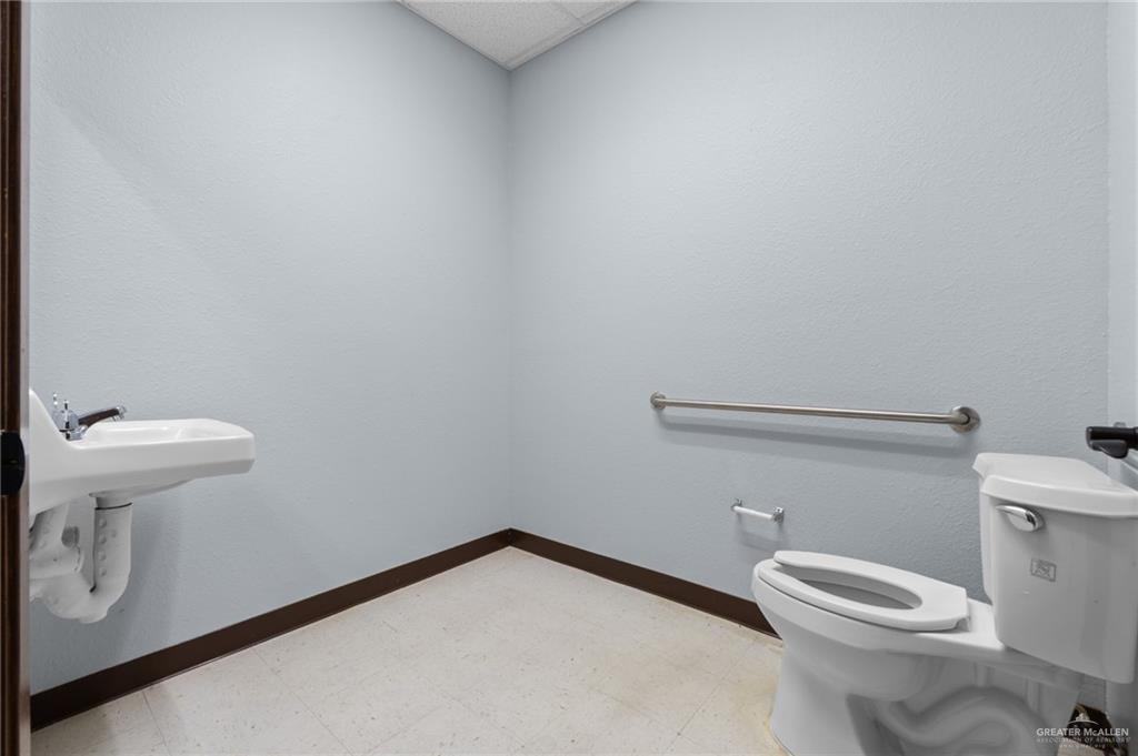 Photo 7 of 1617 Tyler Avenue #D